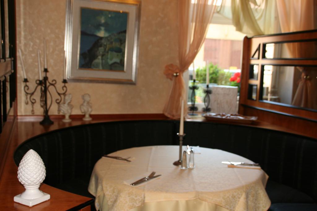 Restaurant Orakel Hotel Oberstenfeld Exterior photo